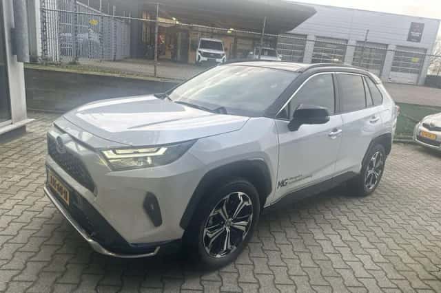 Toyota RAV4 (2025) thumbnail 9
