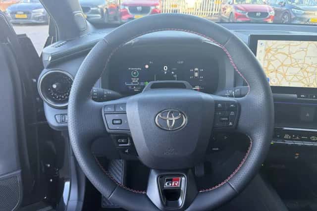 Toyota C-HR (2026) thumbnail 12