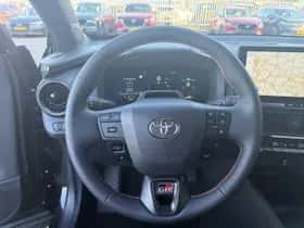 Toyota C-HR (2026) thumbnail 12