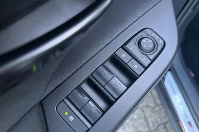 Toyota C-HR (2026) thumbnail 16