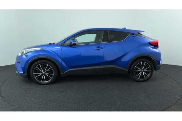 Toyota C-HR (2018) thumbnail 2