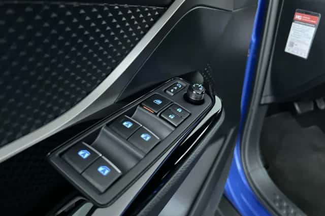 Toyota C-HR (2018) thumbnail 12