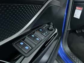 Toyota C-HR (2018) thumbnail 12