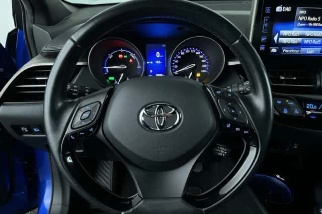 Toyota C-HR (2018) thumbnail 14
