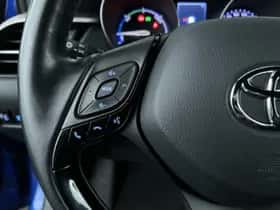 Toyota C-HR (2018) thumbnail 15