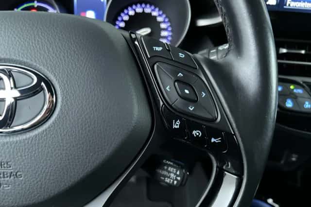 Toyota C-HR (2018) thumbnail 16
