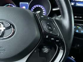Toyota C-HR (2018) thumbnail 16