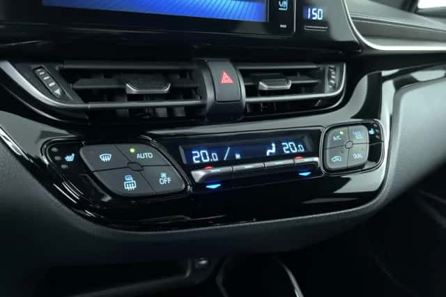 Toyota C-HR (2018) thumbnail 21