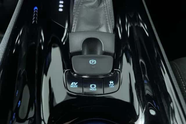 Toyota C-HR (2018) thumbnail 23