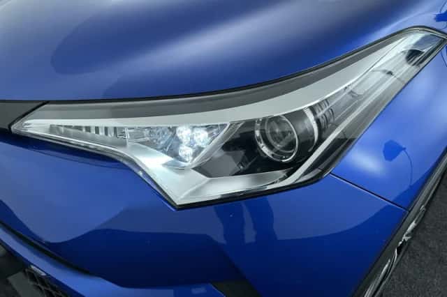 Toyota C-HR (2018) thumbnail 9