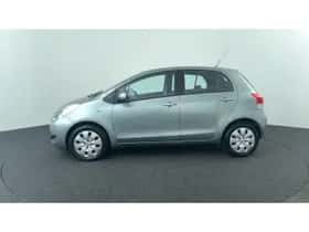 Toyota Yaris (2009) thumbnail 2