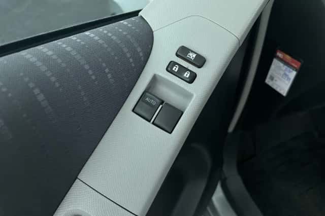 Toyota Yaris (2009) thumbnail 12