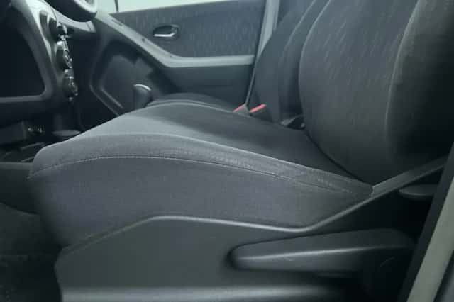Toyota Yaris (2009) thumbnail 13