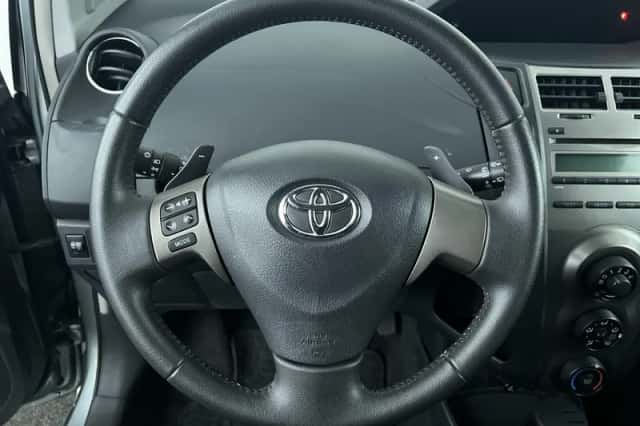 Toyota Yaris (2009) thumbnail 14