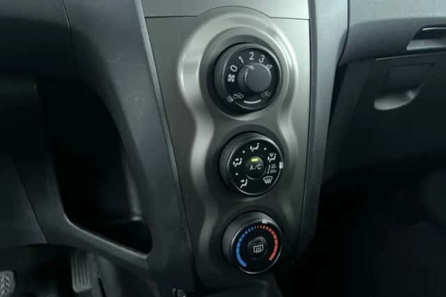 Toyota Yaris (2009) thumbnail 18