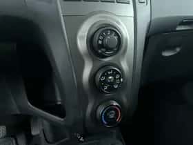 Toyota Yaris (2009) thumbnail 18