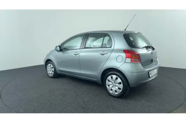 Toyota Yaris (2009) thumbnail 3
