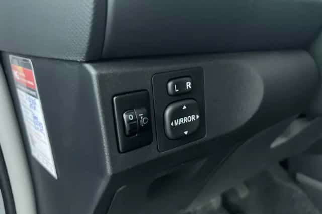 Toyota Yaris (2009) thumbnail 24