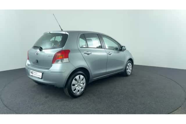 Toyota Yaris (2009) thumbnail 5