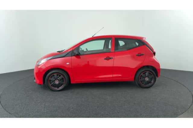 Toyota Aygo (2022) thumbnail 2