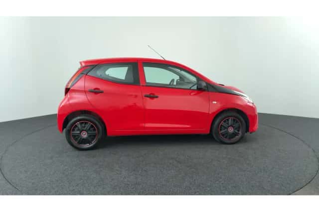 Toyota Aygo (2022) thumbnail 6