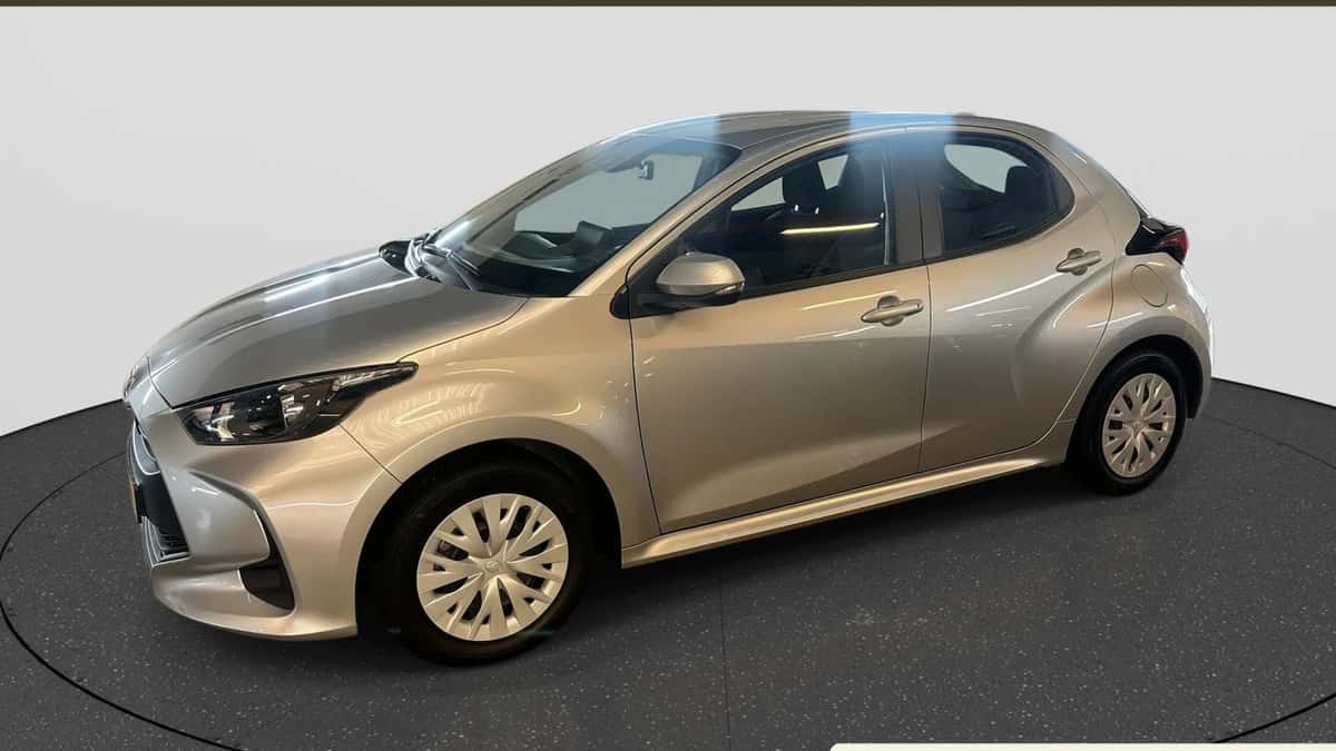 Toyota Yaris (2023) — foto 1
