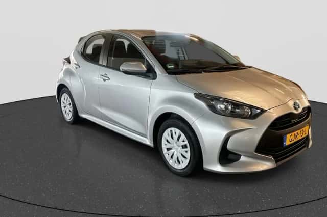 Toyota Yaris (2023) thumbnail 2