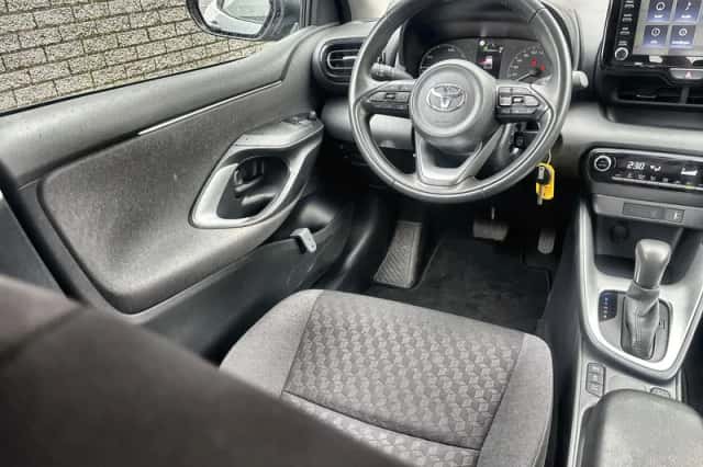 Toyota Yaris (2023) thumbnail 15