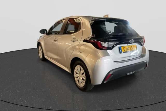 Toyota Yaris (2023) thumbnail 6