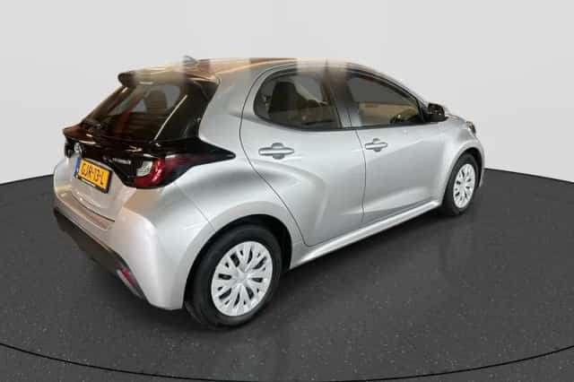 Toyota Yaris (2023) thumbnail 8