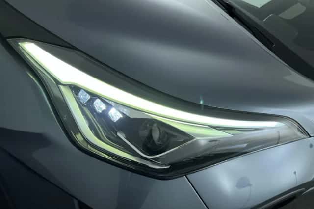 Toyota C-HR (2020) thumbnail 9