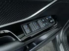 Toyota C-HR (2022) thumbnail 12