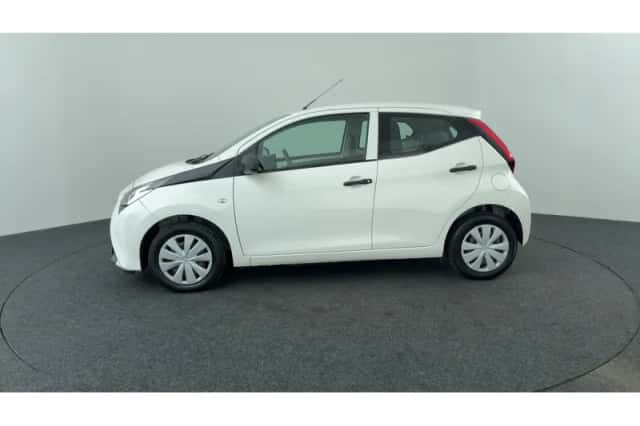 Toyota Aygo (2021) thumbnail 2