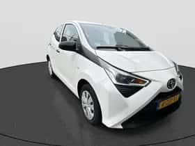 Toyota Aygo (2021) thumbnail 2