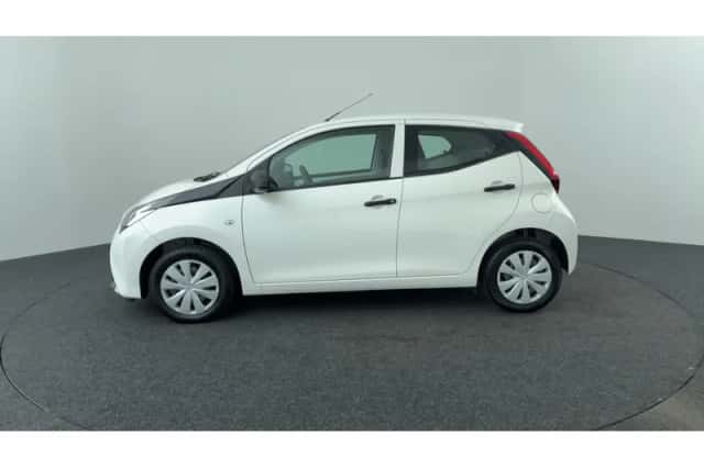 Toyota Aygo (2021) thumbnail 2