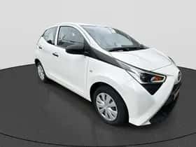 Toyota Aygo (2021) thumbnail 2