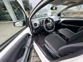 Toyota Aygo (2021) thumbnail 14