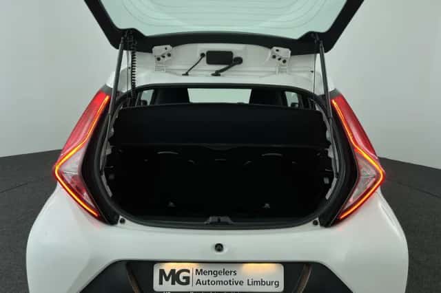 Toyota Aygo (2021) thumbnail 23