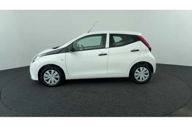 Toyota Aygo (2021) thumbnail 2