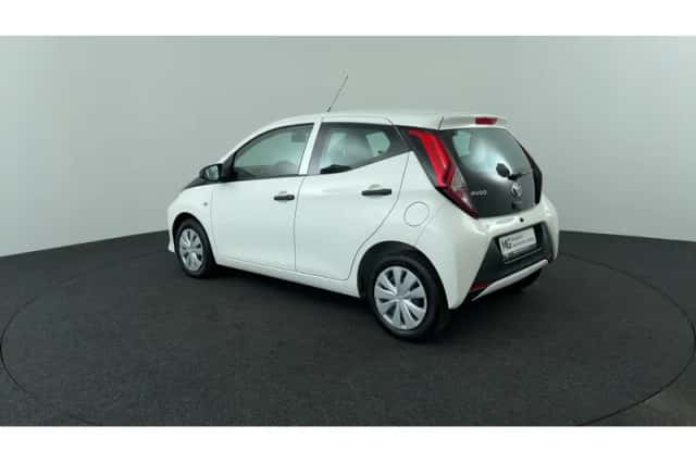 Toyota Aygo (2021) thumbnail 3