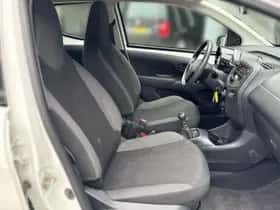 Toyota Aygo (2021) thumbnail 28