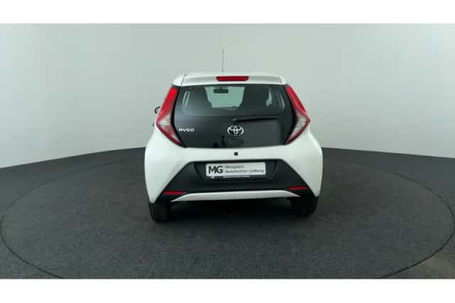 Toyota Aygo (2021) thumbnail 4