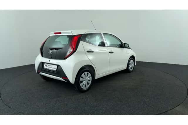 Toyota Aygo (2021) thumbnail 5