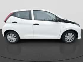 Toyota Aygo (2021) thumbnail 8