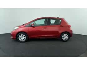 Toyota Yaris (2012) thumbnail 2