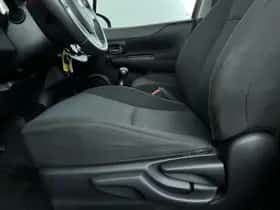 Toyota Yaris (2012) thumbnail 13