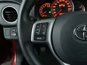 Toyota Yaris (2012) thumbnail 15