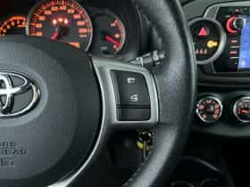 Toyota Yaris (2012) thumbnail 16