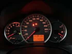 Toyota Yaris (2012) thumbnail 17