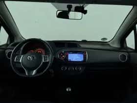 Toyota Yaris (2012) thumbnail 25